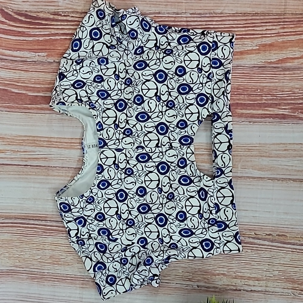 Forever 21 Evil Eye Rash Guard Swim Set - Picture 5 of 13